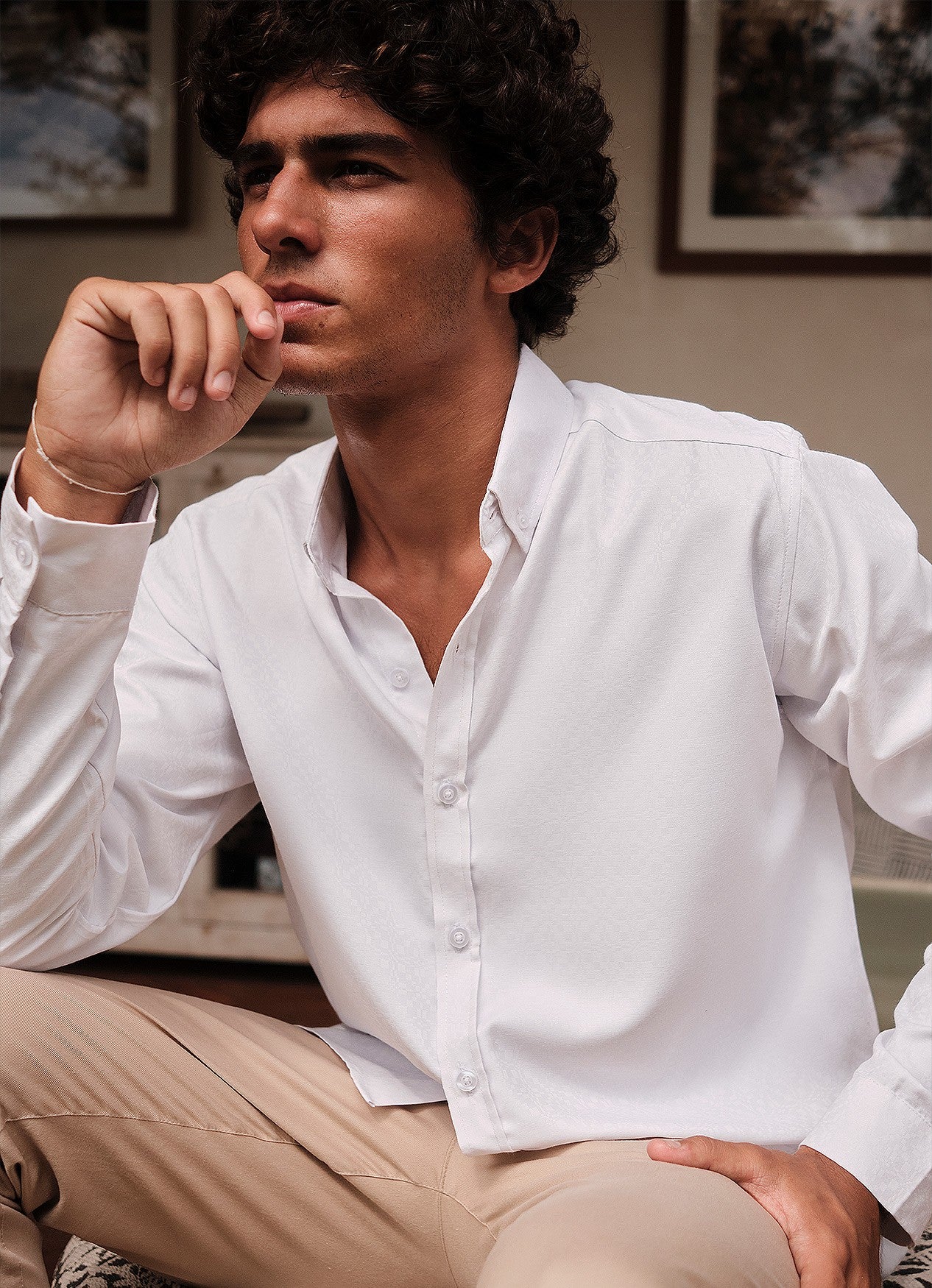 CLASSIC BUTTON DOWN SHIRT