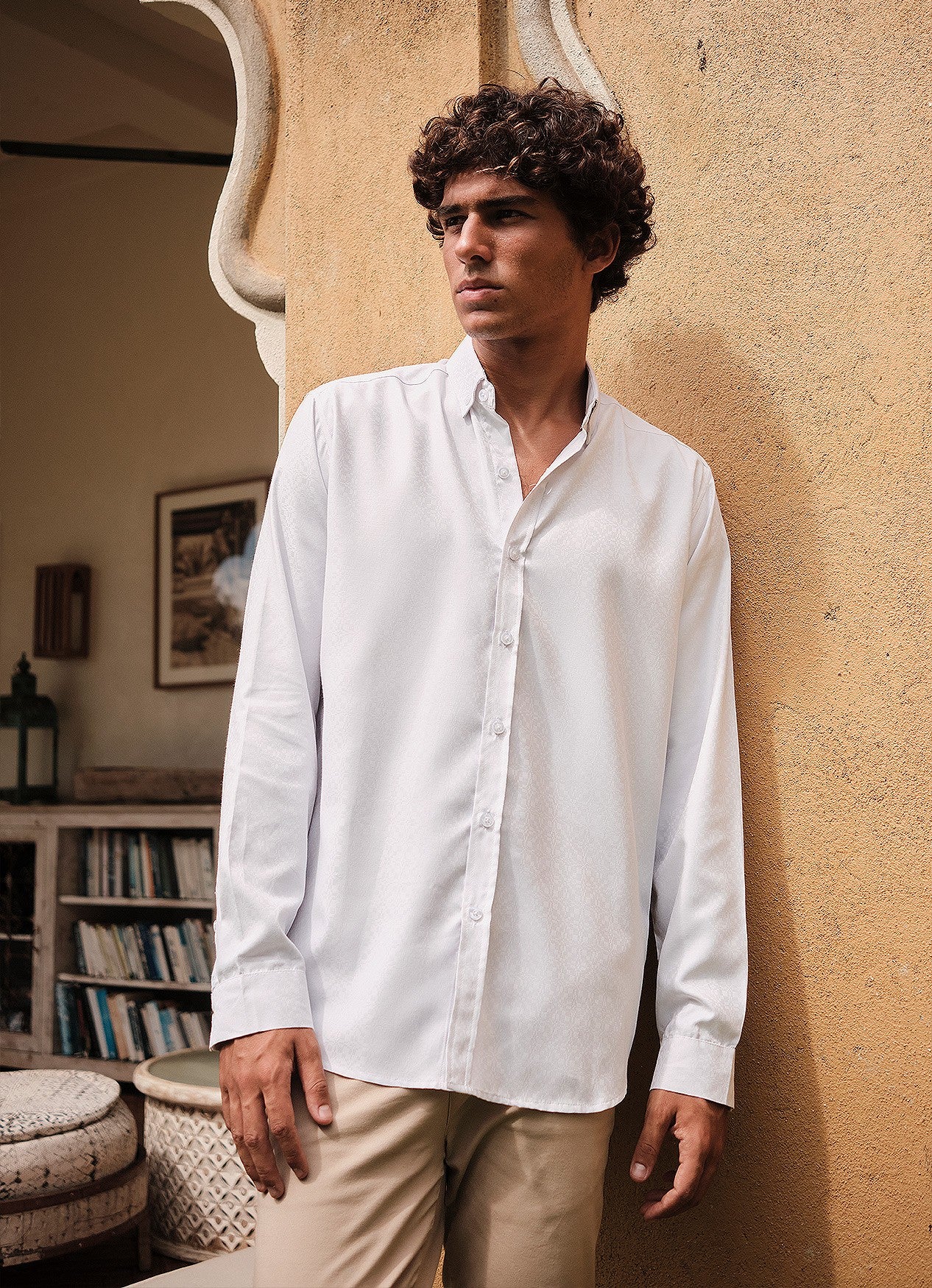 CLASSIC BUTTON DOWN SHIRT