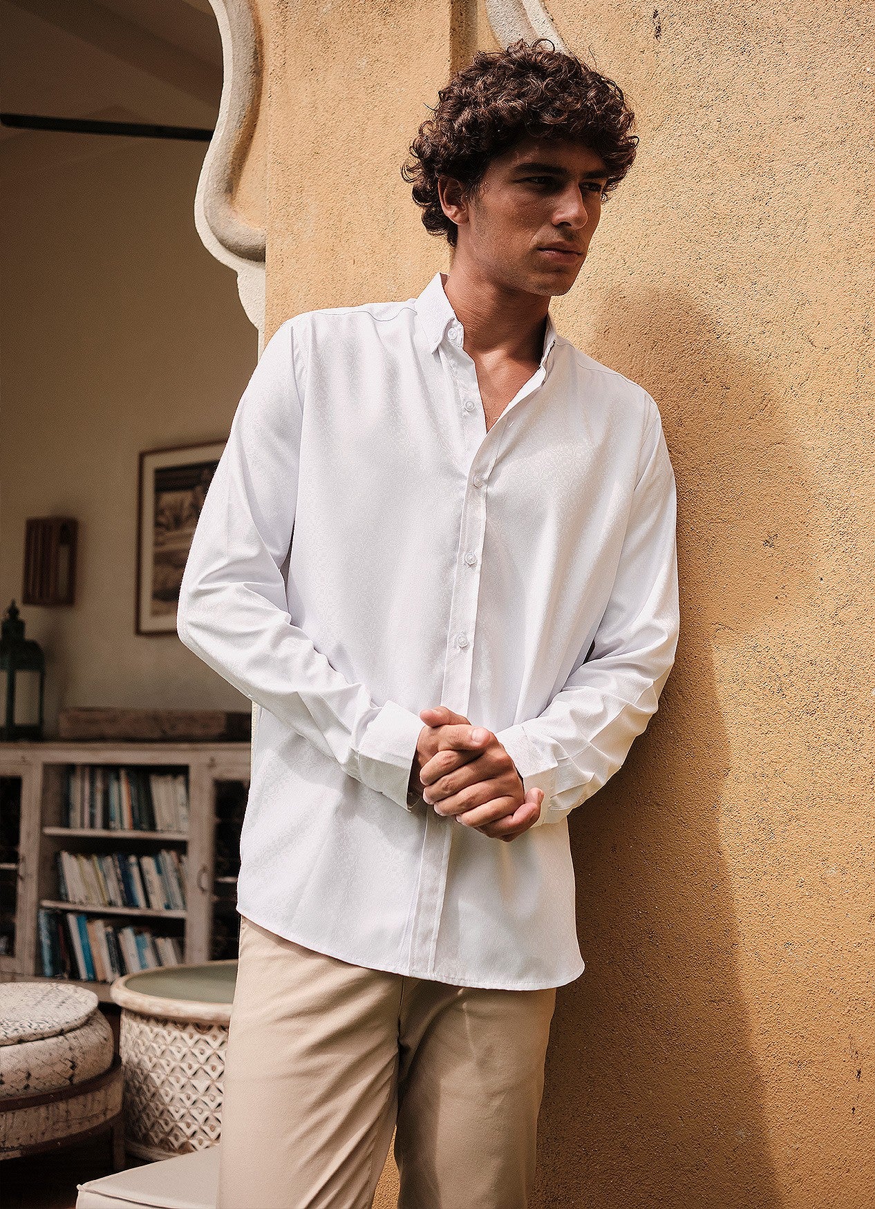 CLASSIC BUTTON DOWN SHIRT